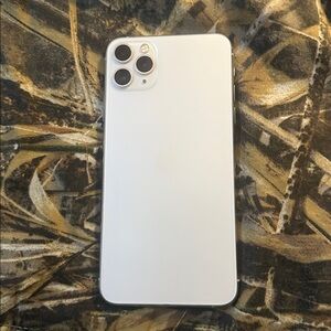 Silver iPhone 11 Pro Max was used through Verizon